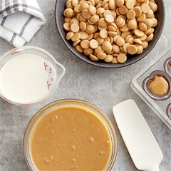 Callebaut Gold Caramelized White Chocolate Callets? 5.5 lb. WS-409CGOLDU75