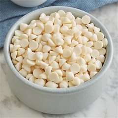 Guittard 25 lb. White 4M Baking Chips WS-409G9903C25