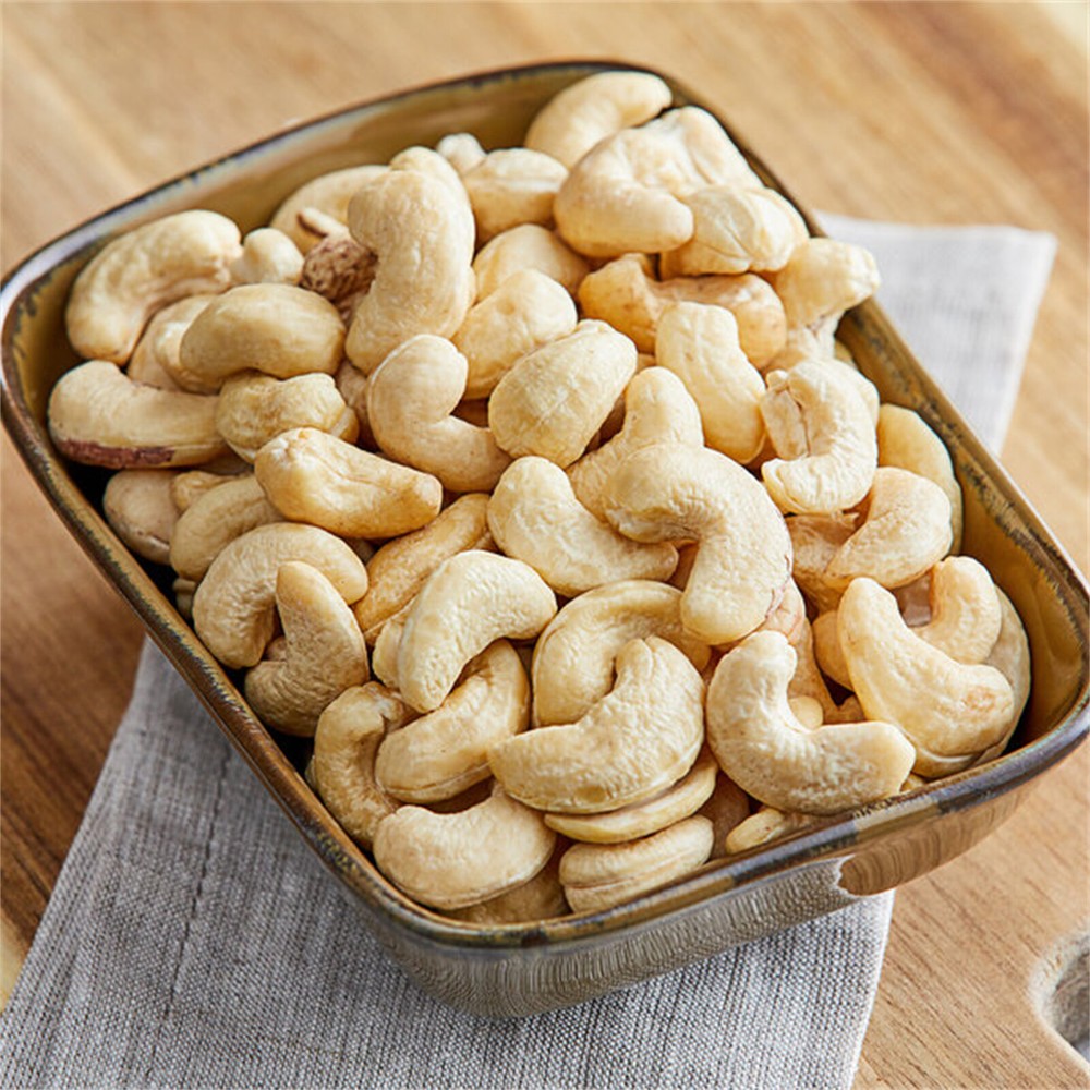 Regal Medium Raw Cashews 10 lb. WS-999CARAWMD10